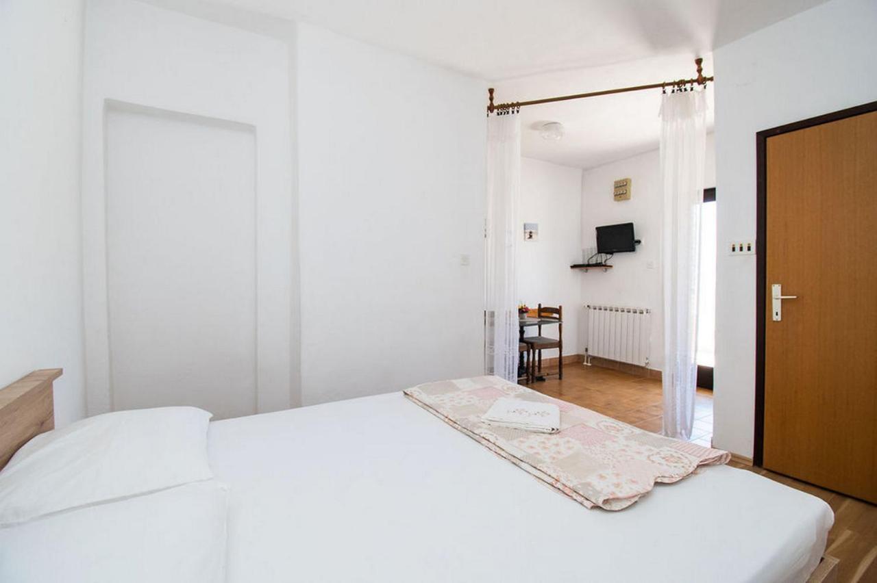 Apartments Crljenko Povljana Kültér fotó